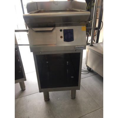 Elektrický gril Electrolux s podstavou
